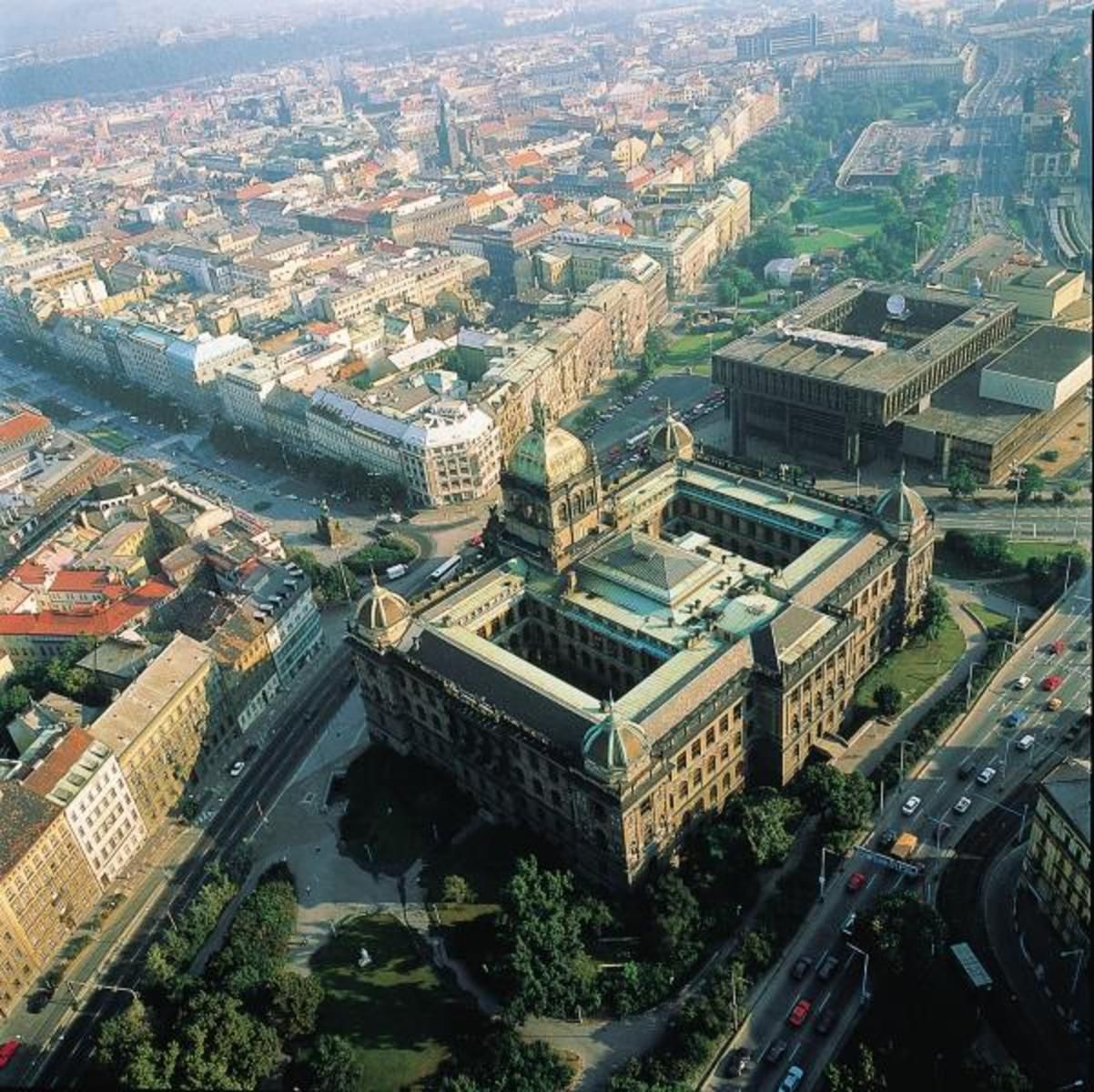 https://mdw-travel-data-us-east-1.s3.amazonaws.com/img/country/Czech-Republic/Telc-Regional-Museum/img_01.jpg