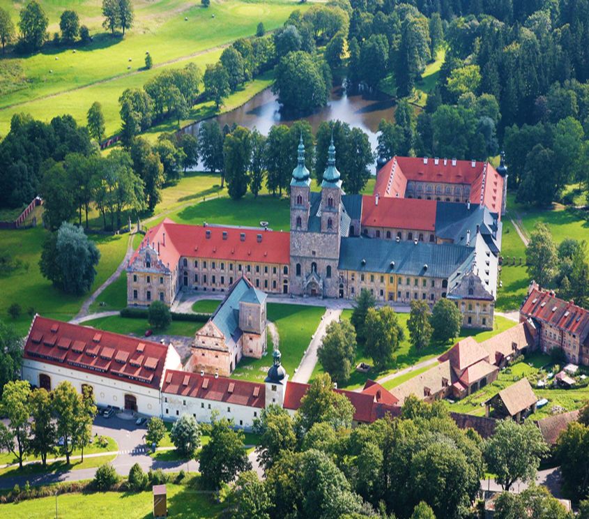 https://mdw-travel-data-us-east-1.s3.amazonaws.com/img/country/Czech-Republic/Tepla-Monastery/img_01.jpg