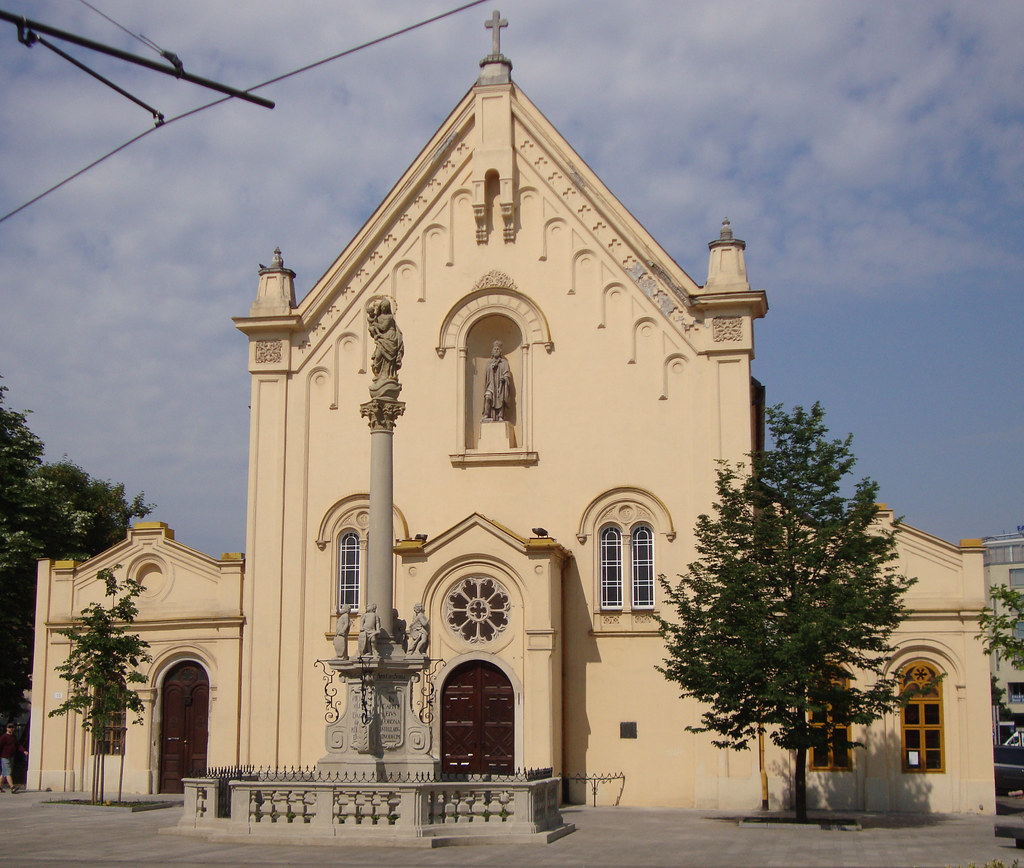 https://mdw-travel-data-us-east-1.s3.amazonaws.com/img/country/Czech-Republic/The-Capuchin-Monastery-and-Church/img_01.jpg