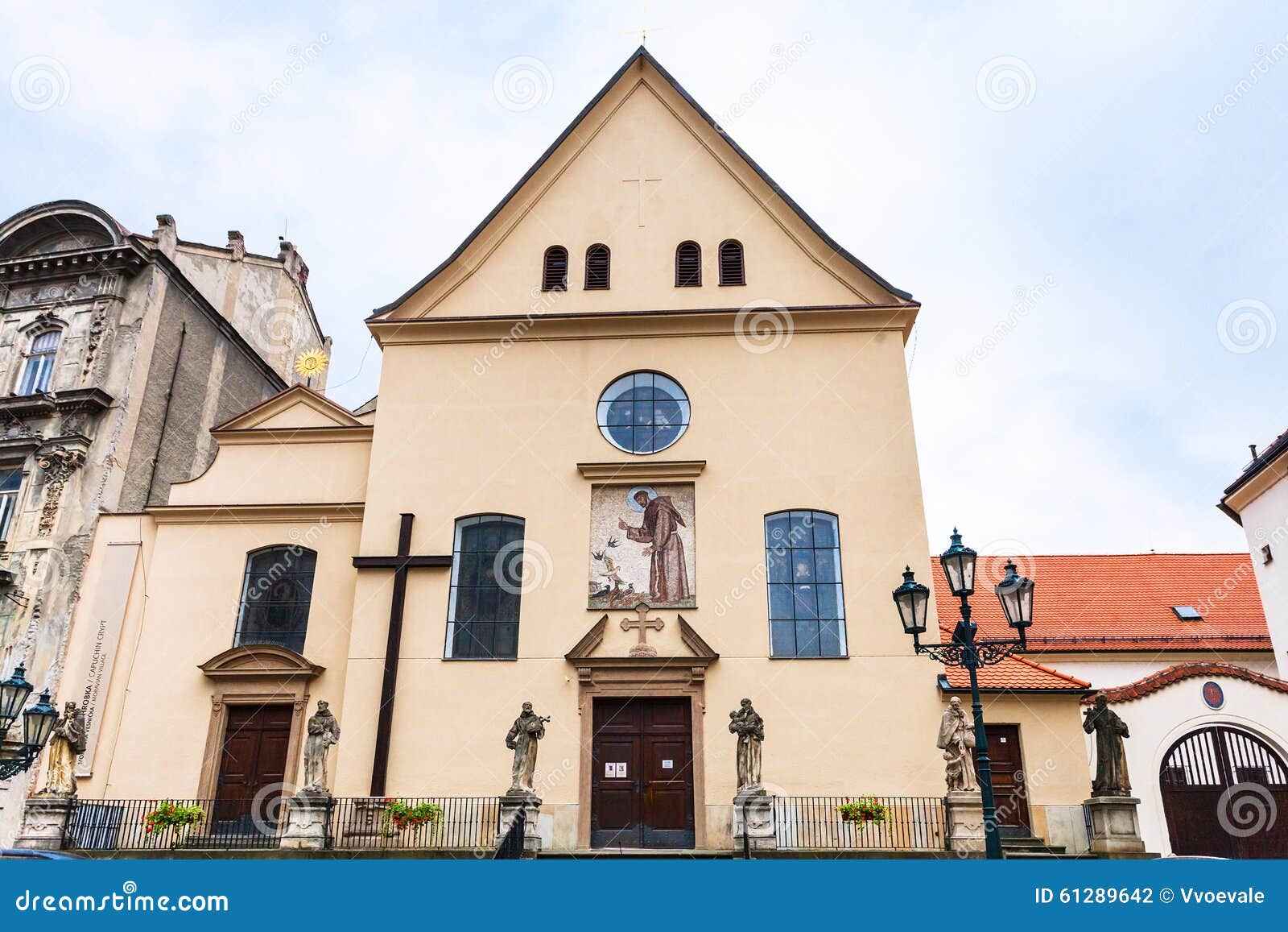 https://mdw-travel-data-us-east-1.s3.amazonaws.com/img/country/Czech-Republic/The-Capuchin-Monastery-and-Church/img_03.jpg
