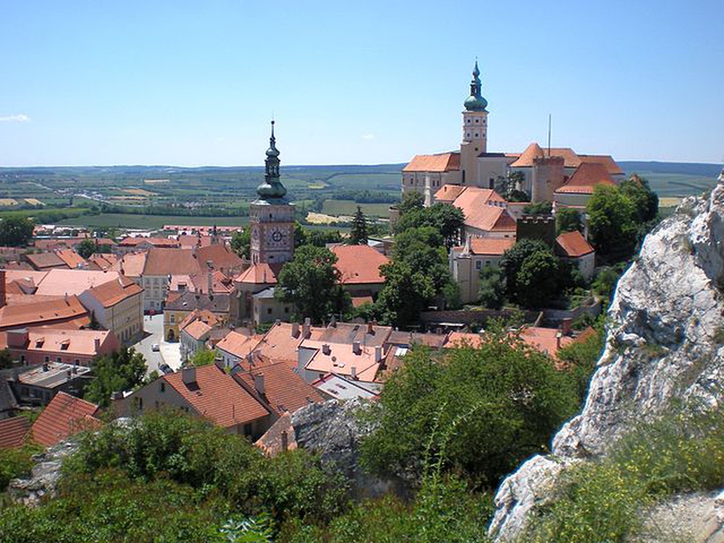 https://mdw-travel-data-us-east-1.s3.amazonaws.com/img/country/Czech-Republic/The-Mikulov-Underground/img_01.jpg