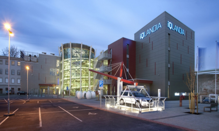 https://mdw-travel-data-us-east-1.s3.amazonaws.com/img/country/Czech-Republic/The-iQLANDIA-Science-Center/img_00.jpg