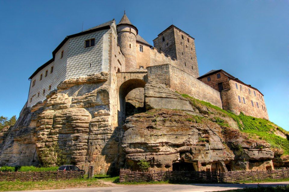 https://mdw-travel-data-us-east-1.s3.amazonaws.com/img/country/Czech-Republic/Trebic-Castle/img_03.jpg