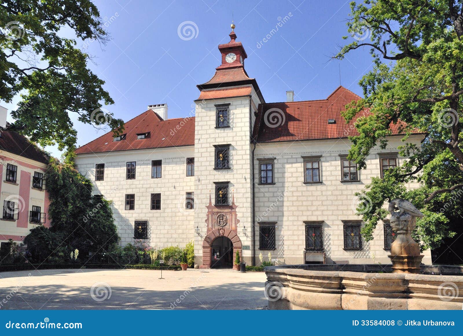 https://mdw-travel-data-us-east-1.s3.amazonaws.com/img/country/Czech-Republic/Trebon-Castle/img_01.jpg