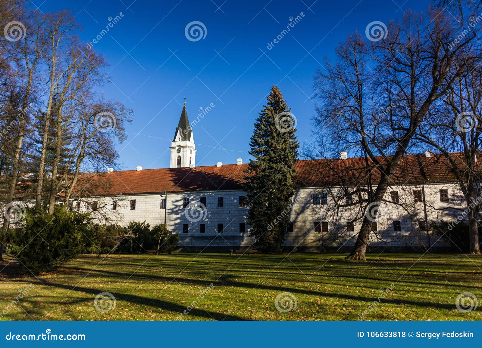 https://mdw-travel-data-us-east-1.s3.amazonaws.com/img/country/Czech-Republic/Trebon-Castle/img_02.jpg