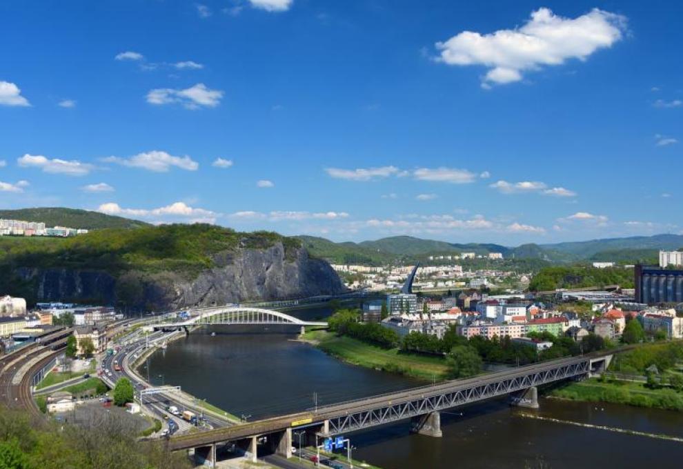https://mdw-travel-data-us-east-1.s3.amazonaws.com/img/country/Czech-Republic/Usti-nad-Labem-Botanical-Garden/img_00.jpg