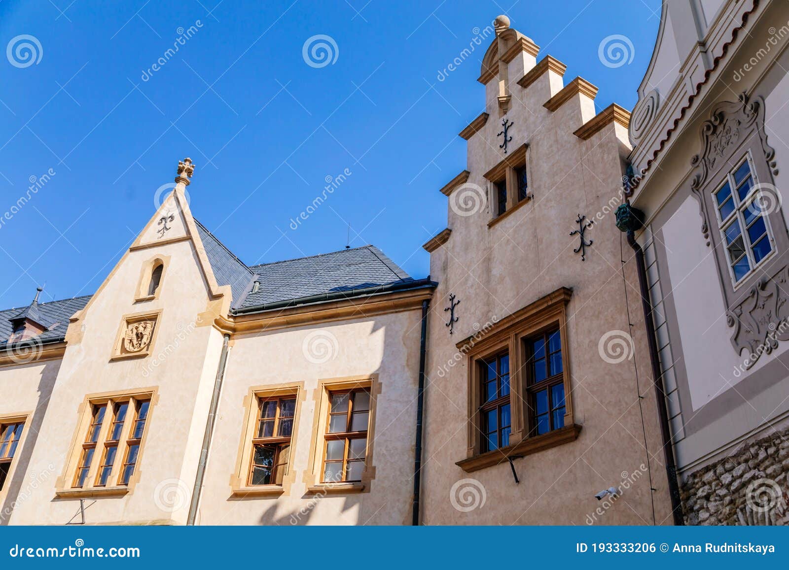 https://mdw-travel-data-us-east-1.s3.amazonaws.com/img/country/Czech-Republic/Vlassky-Dvur/img_02.jpg