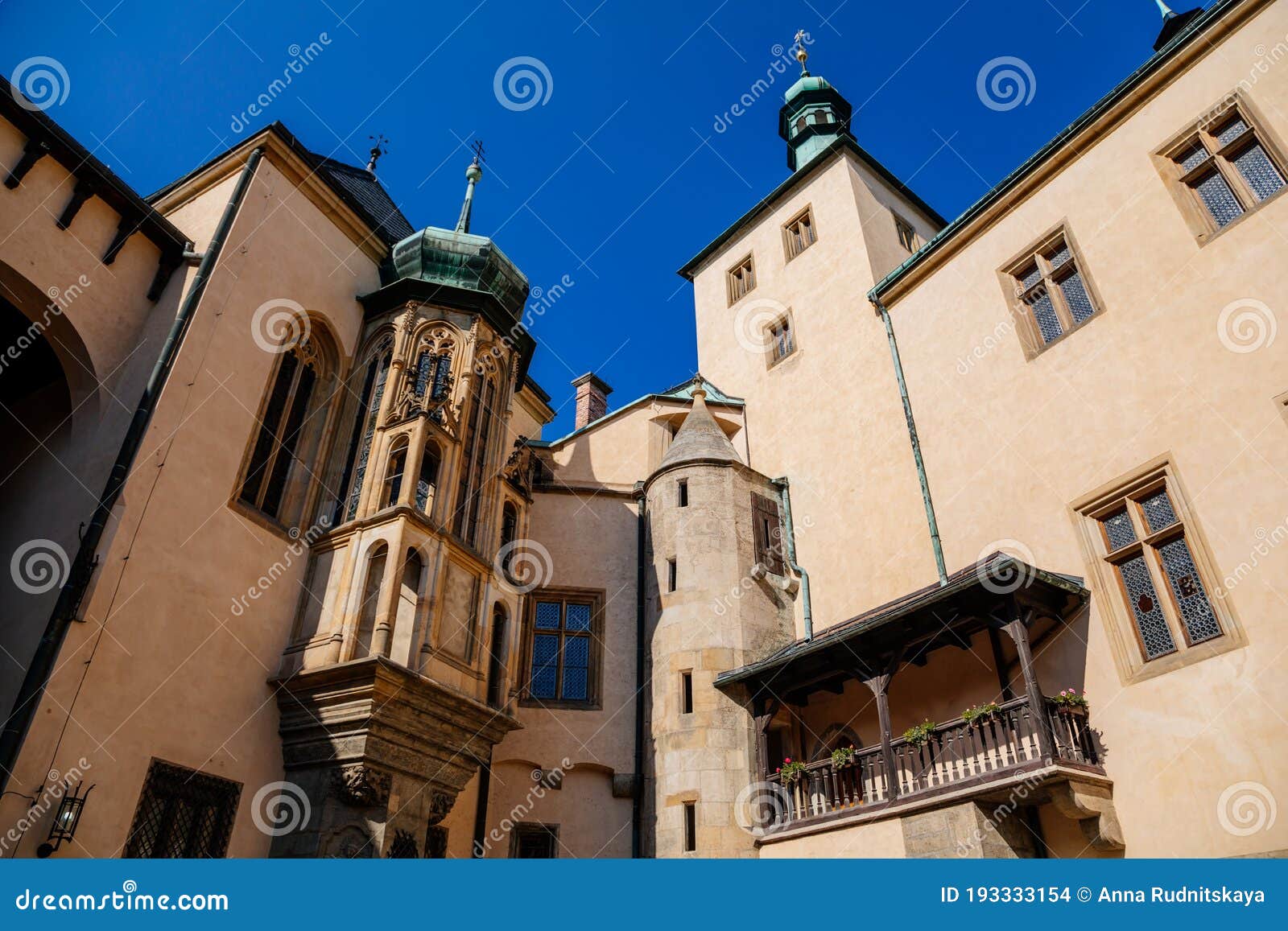 https://mdw-travel-data-us-east-1.s3.amazonaws.com/img/country/Czech-Republic/Vlassky-Dvur/img_03.jpg