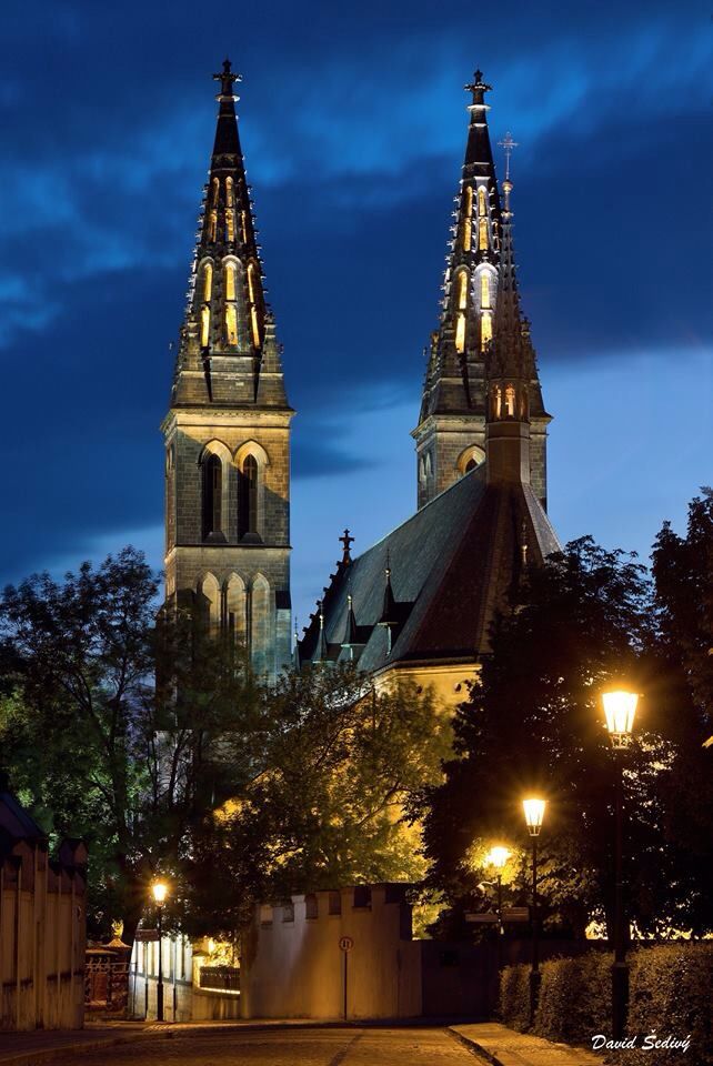 https://mdw-travel-data-us-east-1.s3.amazonaws.com/img/country/Czech-Republic/Vysehrad/img_01.jpg