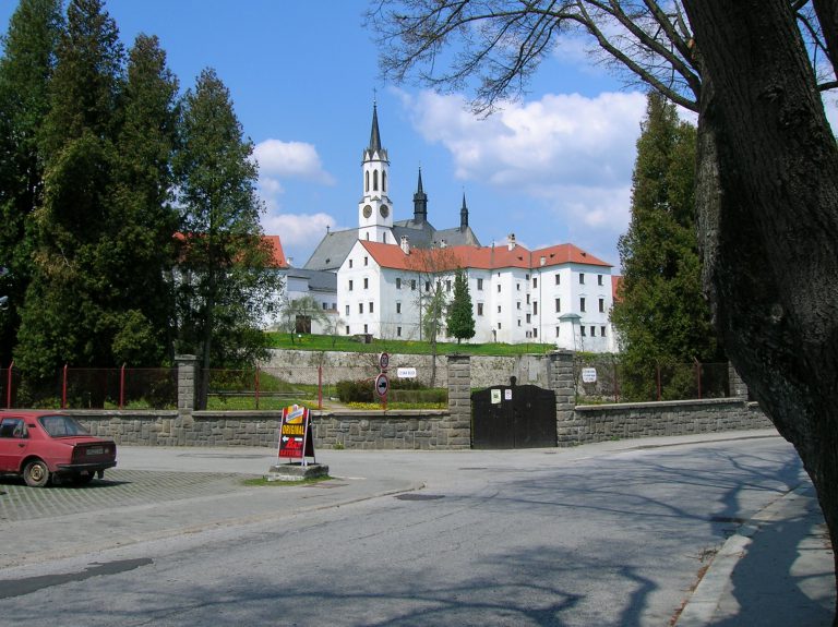 https://mdw-travel-data-us-east-1.s3.amazonaws.com/img/country/Czech-Republic/Vyssi-Brod-Monastery/img_01.jpg