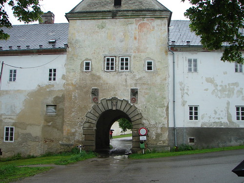 https://mdw-travel-data-us-east-1.s3.amazonaws.com/img/country/Czech-Republic/Vyssi-Brod-Monastery/img_02.jpg