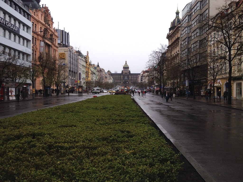 https://mdw-travel-data-us-east-1.s3.amazonaws.com/img/country/Czech-Republic/Wenceslas-Square/img_02.jpg
