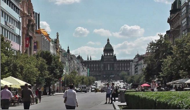 https://mdw-travel-data-us-east-1.s3.amazonaws.com/img/country/Czech-Republic/Wenceslas-Square/img_03.jpg