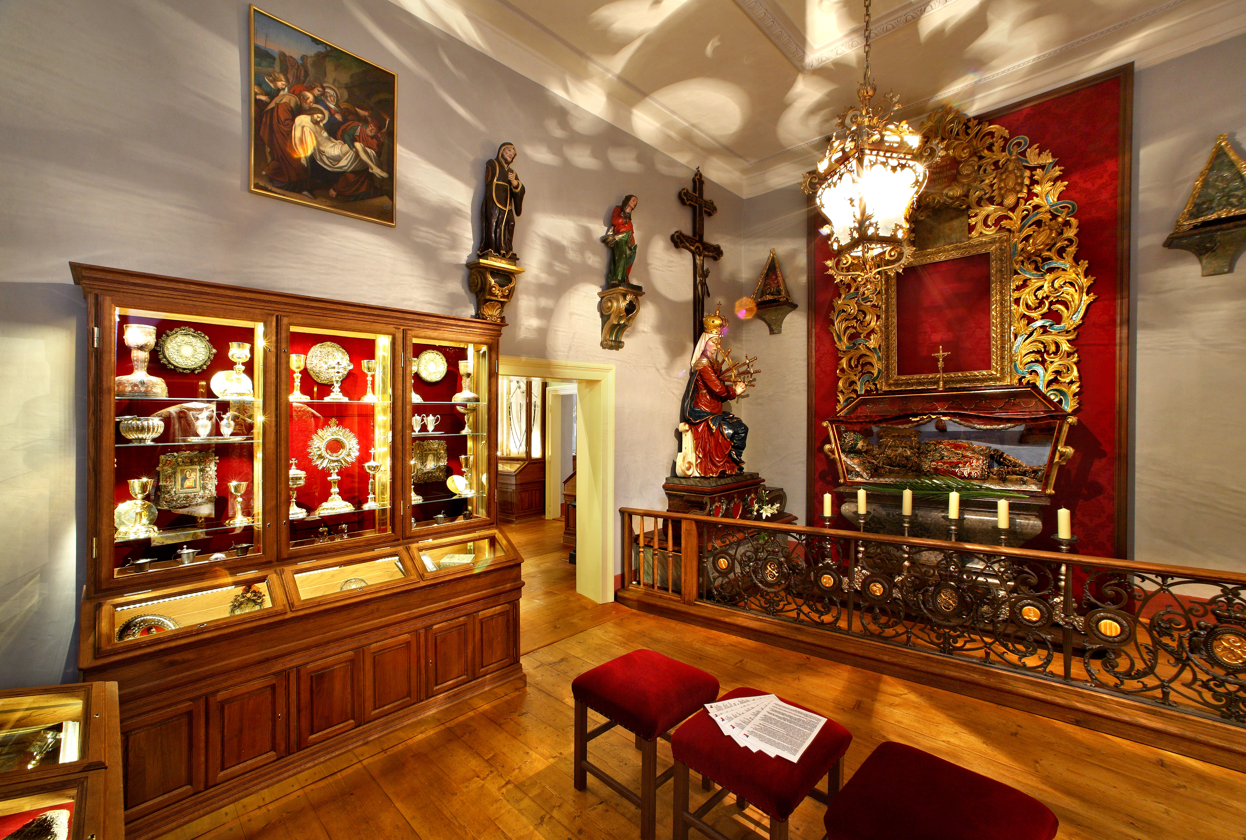 https://mdw-travel-data-us-east-1.s3.amazonaws.com/img/country/Czech-Republic/West-Bohemian-Museum/img_02.jpg