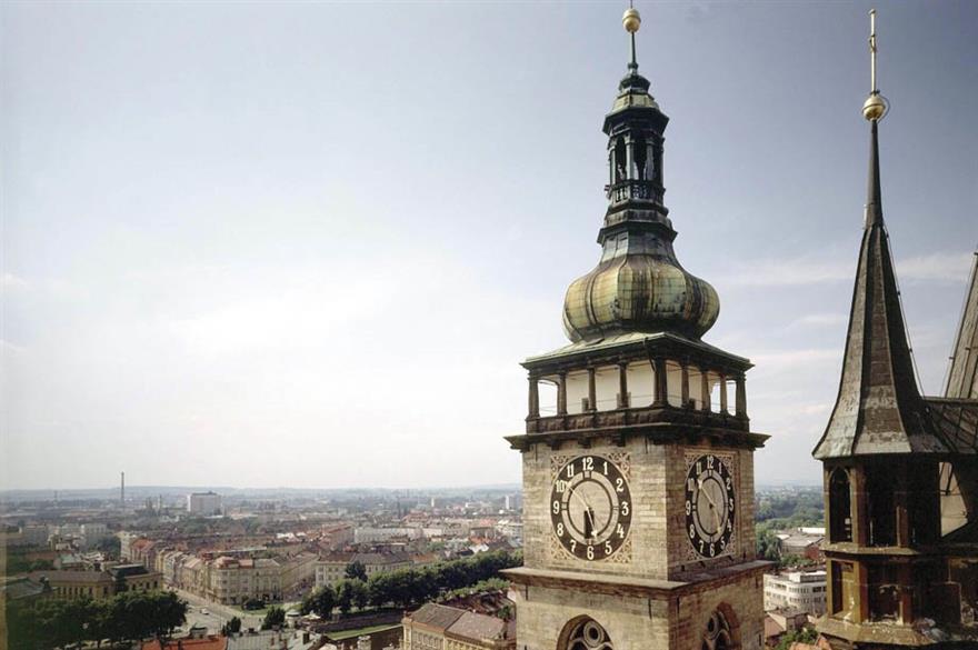 https://mdw-travel-data-us-east-1.s3.amazonaws.com/img/country/Czech-Republic/White-Tower/img_01.jpg