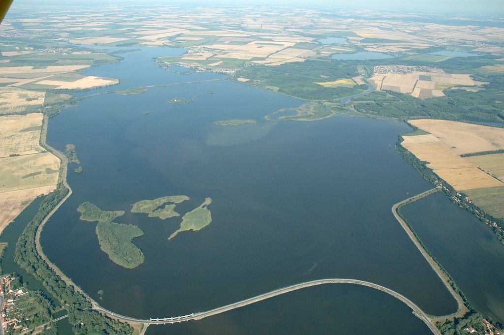 https://mdw-travel-data-us-east-1.s3.amazonaws.com/img/country/Czech-Republic/Zabcice-Water-Reservoir/img_01.jpg