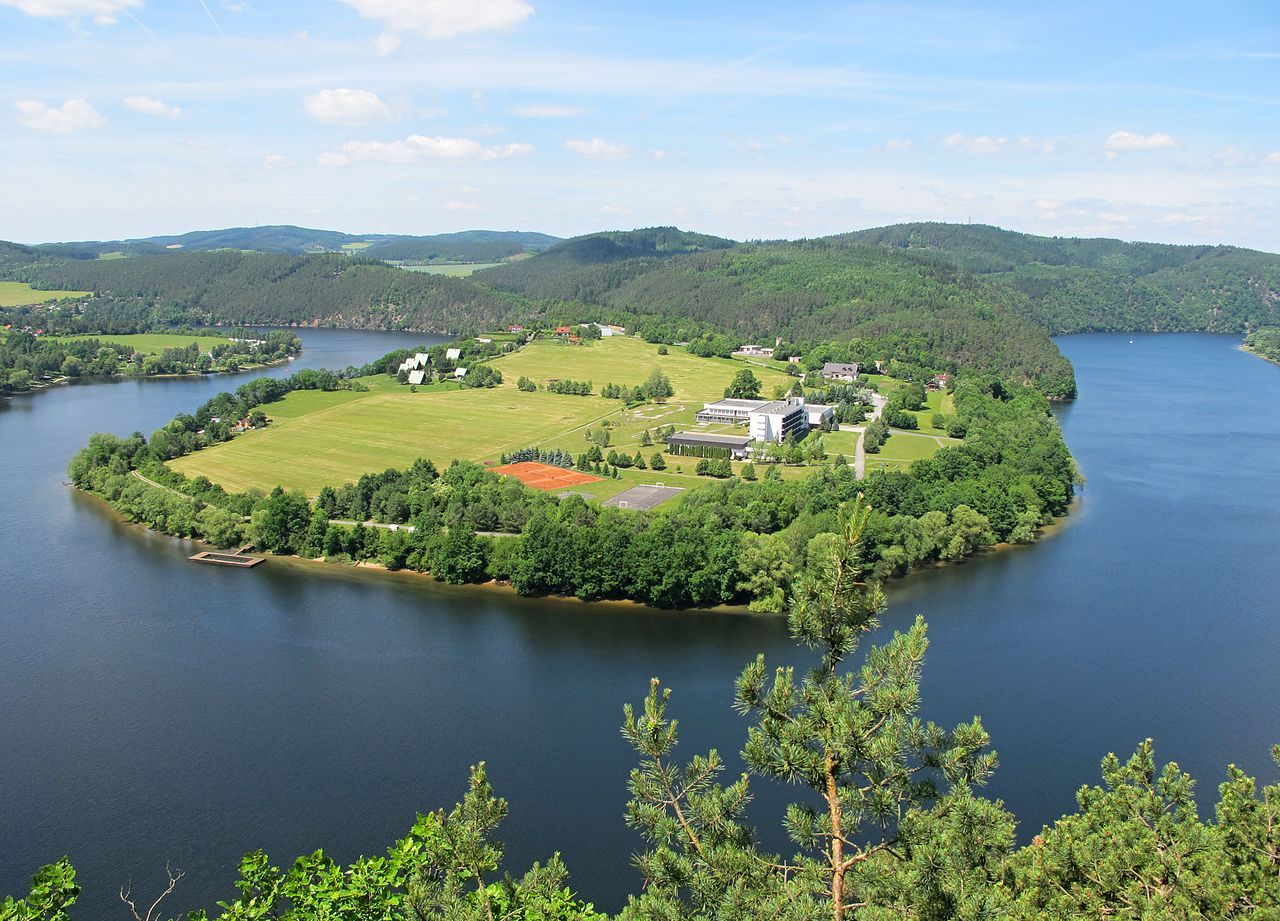 https://mdw-travel-data-us-east-1.s3.amazonaws.com/img/country/Czech-Republic/Zabcice-Water-Reservoir/img_03.jpg