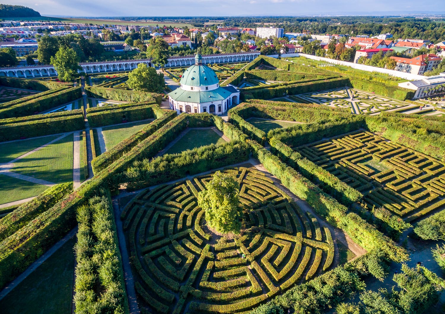 https://mdw-travel-data-us-east-1.s3.amazonaws.com/img/country/Czech-Republic/Zamek-Merovice-nad-Hanou/img_03.jpg