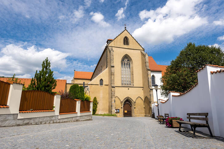 https://mdw-travel-data-us-east-1.s3.amazonaws.com/img/country/Czech-Republic/Zlata-Koruna-Monastery/img_03.jpg