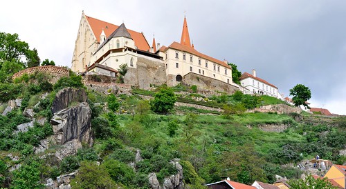 https://mdw-travel-data-us-east-1.s3.amazonaws.com/img/country/Czech-Republic/Znojmo-Castle/img_01.jpg