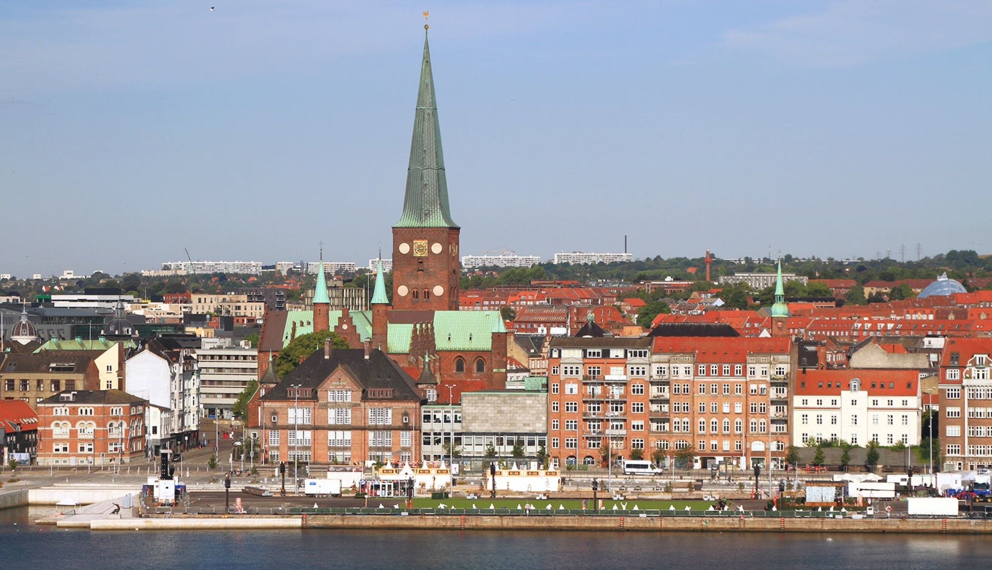 https://mdw-travel-data-us-east-1.s3.amazonaws.com/img/country/Denmark/Aarhus-Cathedral/img_01.jpg