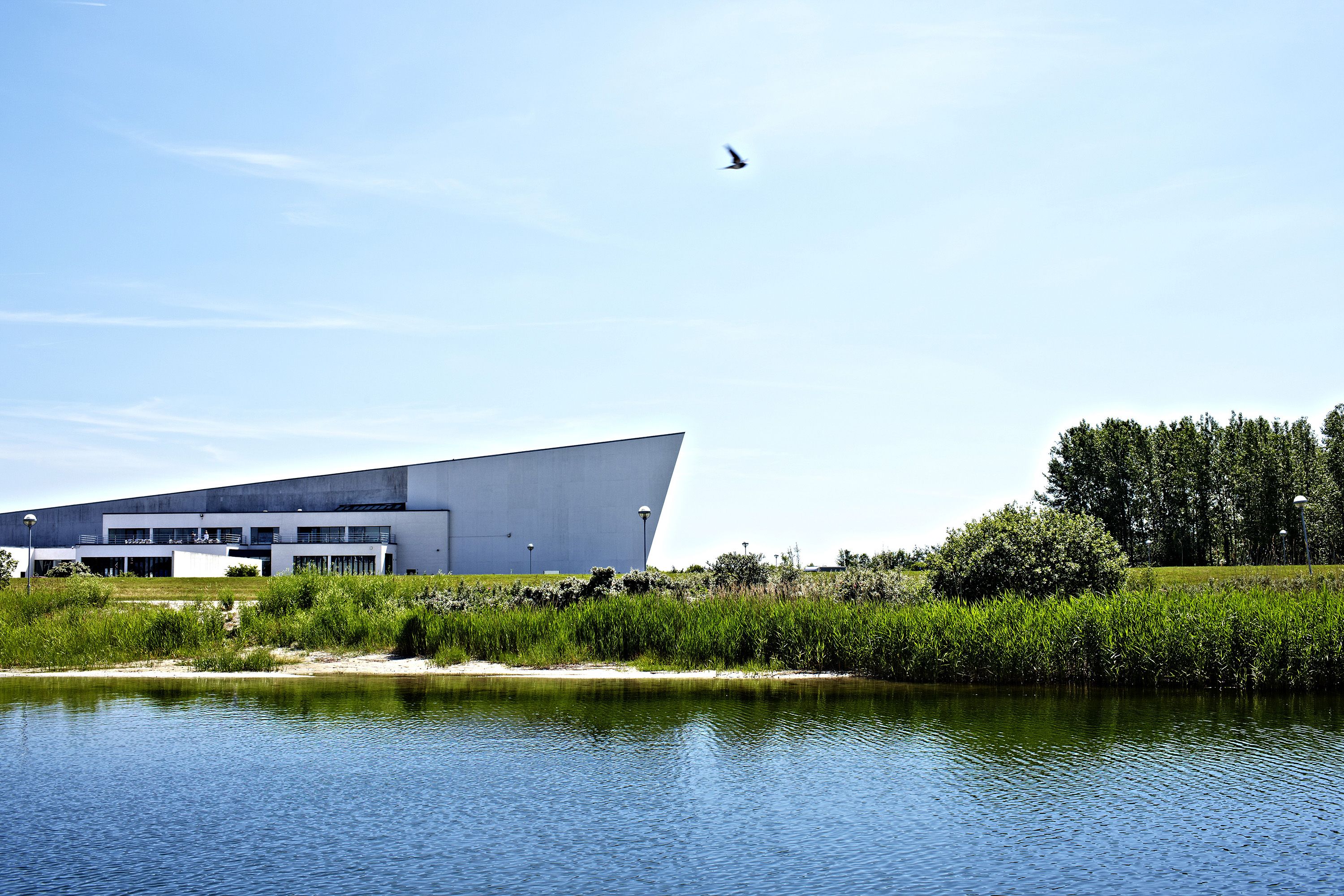 https://mdw-travel-data-us-east-1.s3.amazonaws.com/img/country/Denmark/Arken-Museum-of-Modern-Art/img_02.jpg