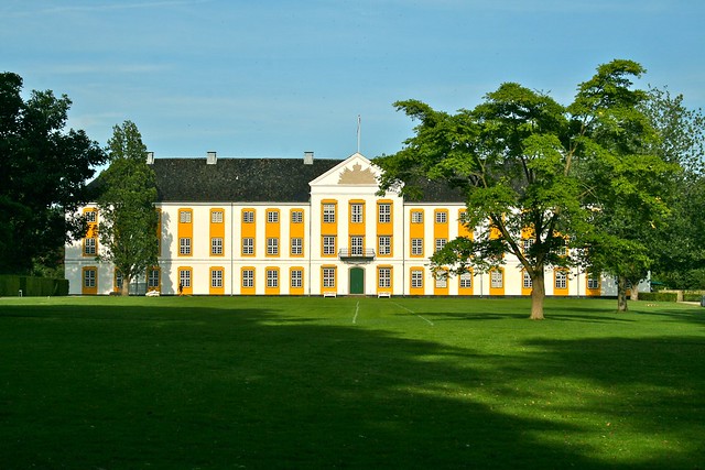 https://mdw-travel-data-us-east-1.s3.amazonaws.com/img/country/Denmark/Augustenborg-Palace/img_03.jpg