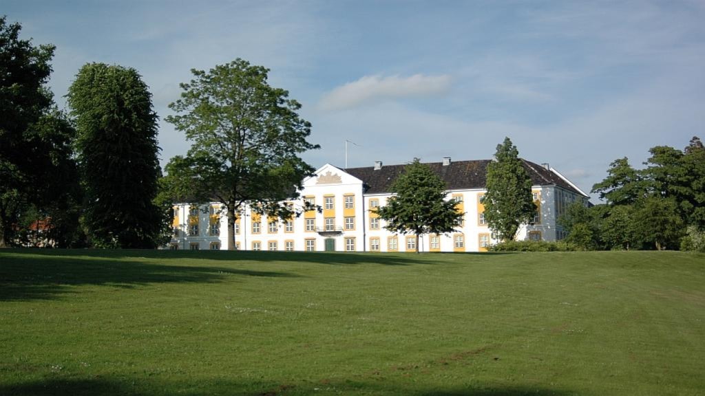 https://mdw-travel-data-us-east-1.s3.amazonaws.com/img/country/Denmark/Augustenborg-Vandmolle/img_02.jpg