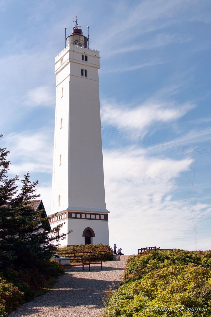 https://mdw-travel-data-us-east-1.s3.amazonaws.com/img/country/Denmark/Blavand-Lighthouse/img_00.jpg