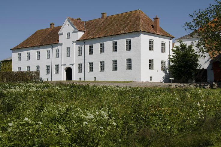 https://mdw-travel-data-us-east-1.s3.amazonaws.com/img/country/Denmark/Borglum-Kloster/img_00.jpg