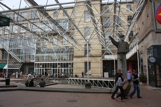 https://mdw-travel-data-us-east-1.s3.amazonaws.com/img/country/Denmark/Brandts-13-The-Art-Factory/img_00.jpg
