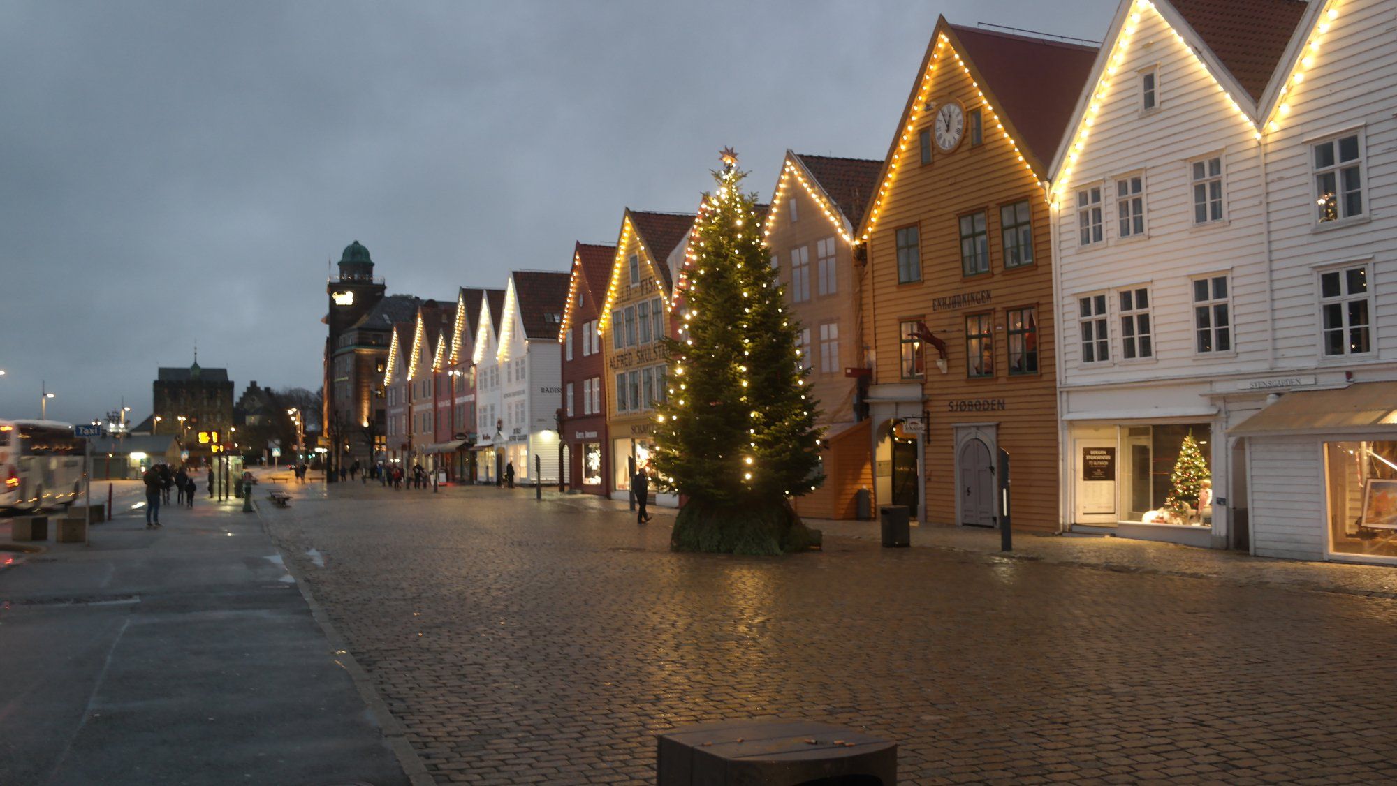 https://mdw-travel-data-us-east-1.s3.amazonaws.com/img/country/Denmark/Bryggen/img_02.jpg