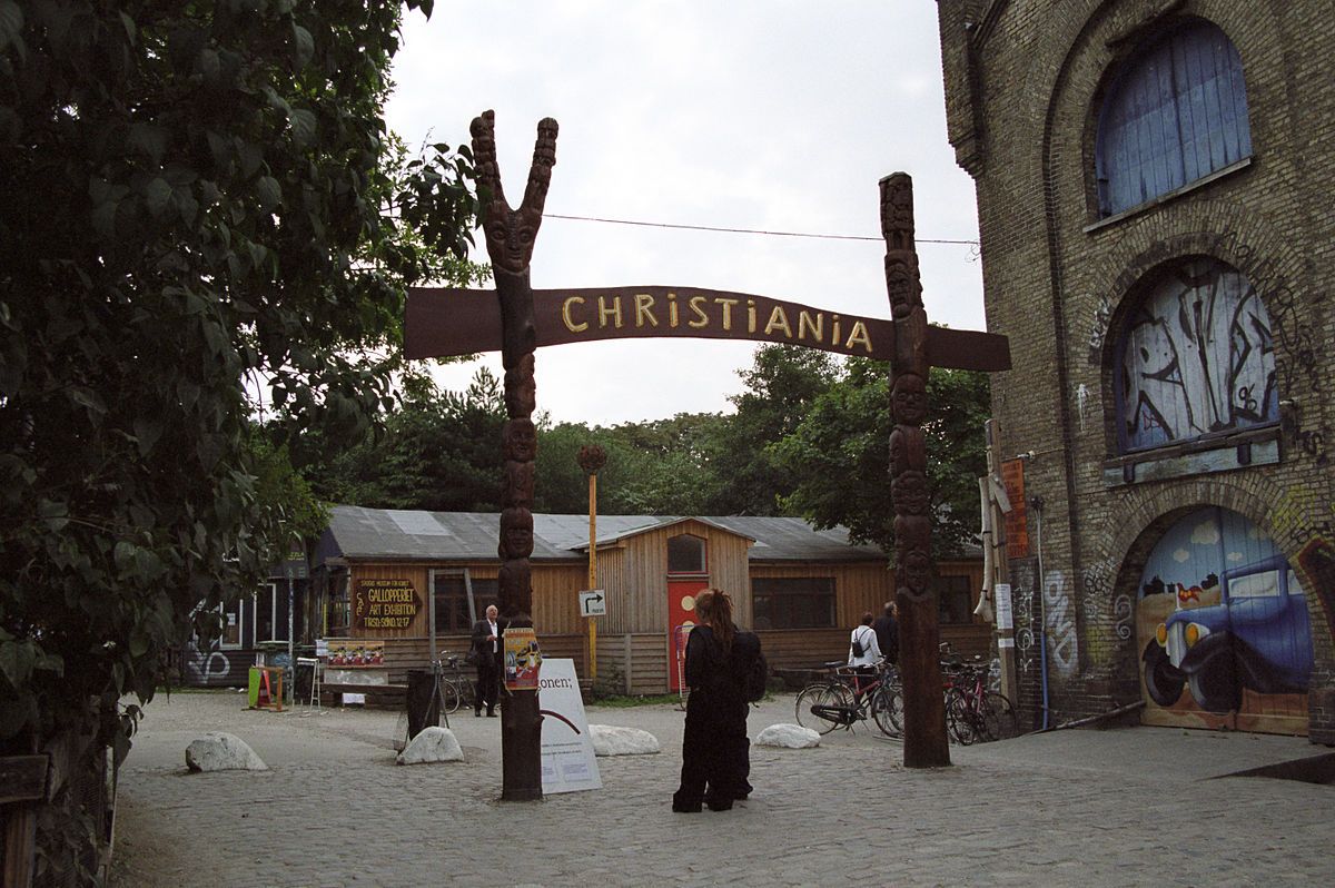 https://mdw-travel-data-us-east-1.s3.amazonaws.com/img/country/Denmark/Christiania/img_01.jpg
