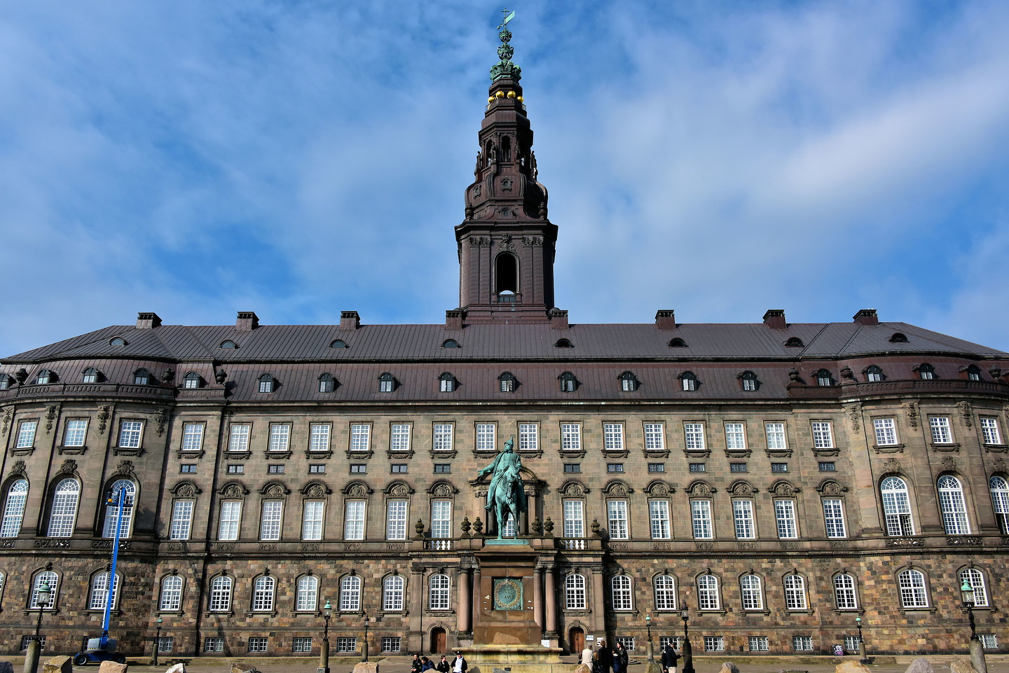 https://mdw-travel-data-us-east-1.s3.amazonaws.com/img/country/Denmark/Christiansborg-Palace/img_02.jpg