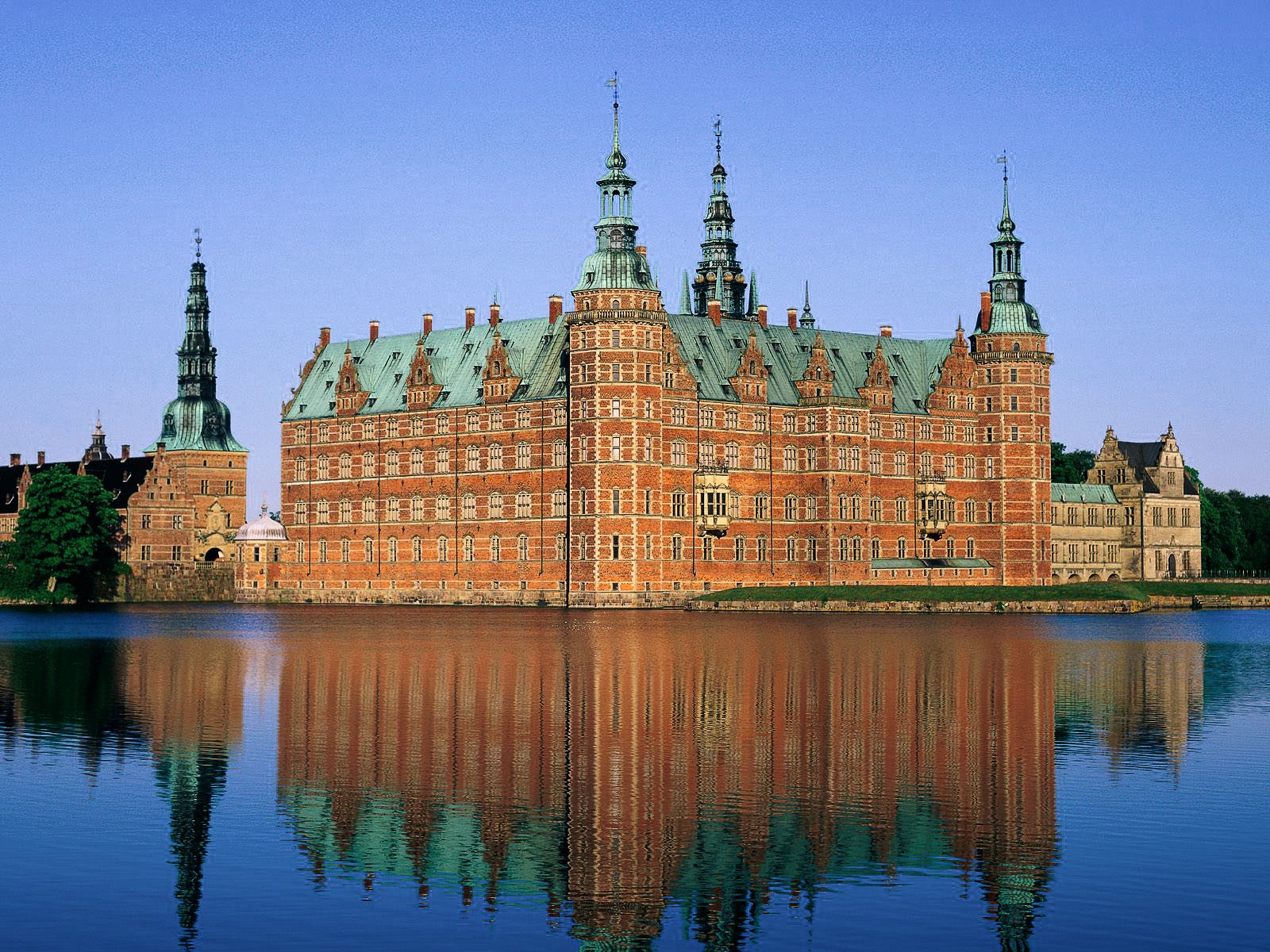 https://mdw-travel-data-us-east-1.s3.amazonaws.com/img/country/Denmark/Christiansfeld-Center/img_01.jpg