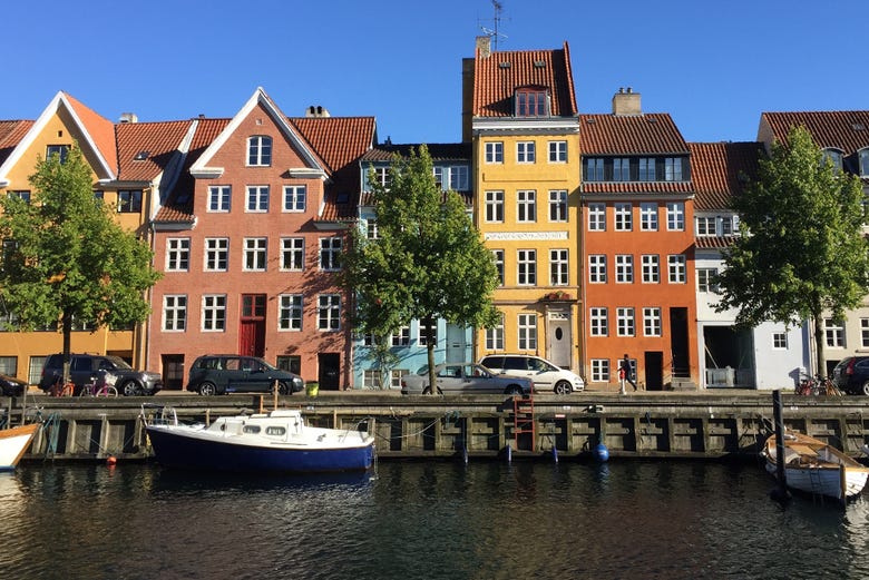 https://mdw-travel-data-us-east-1.s3.amazonaws.com/img/country/Denmark/Christianshavn/img_01.jpg