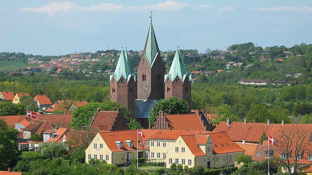 https://mdw-travel-data-us-east-1.s3.amazonaws.com/img/country/Denmark/Church-of-Our-Lady/img_02.jpg