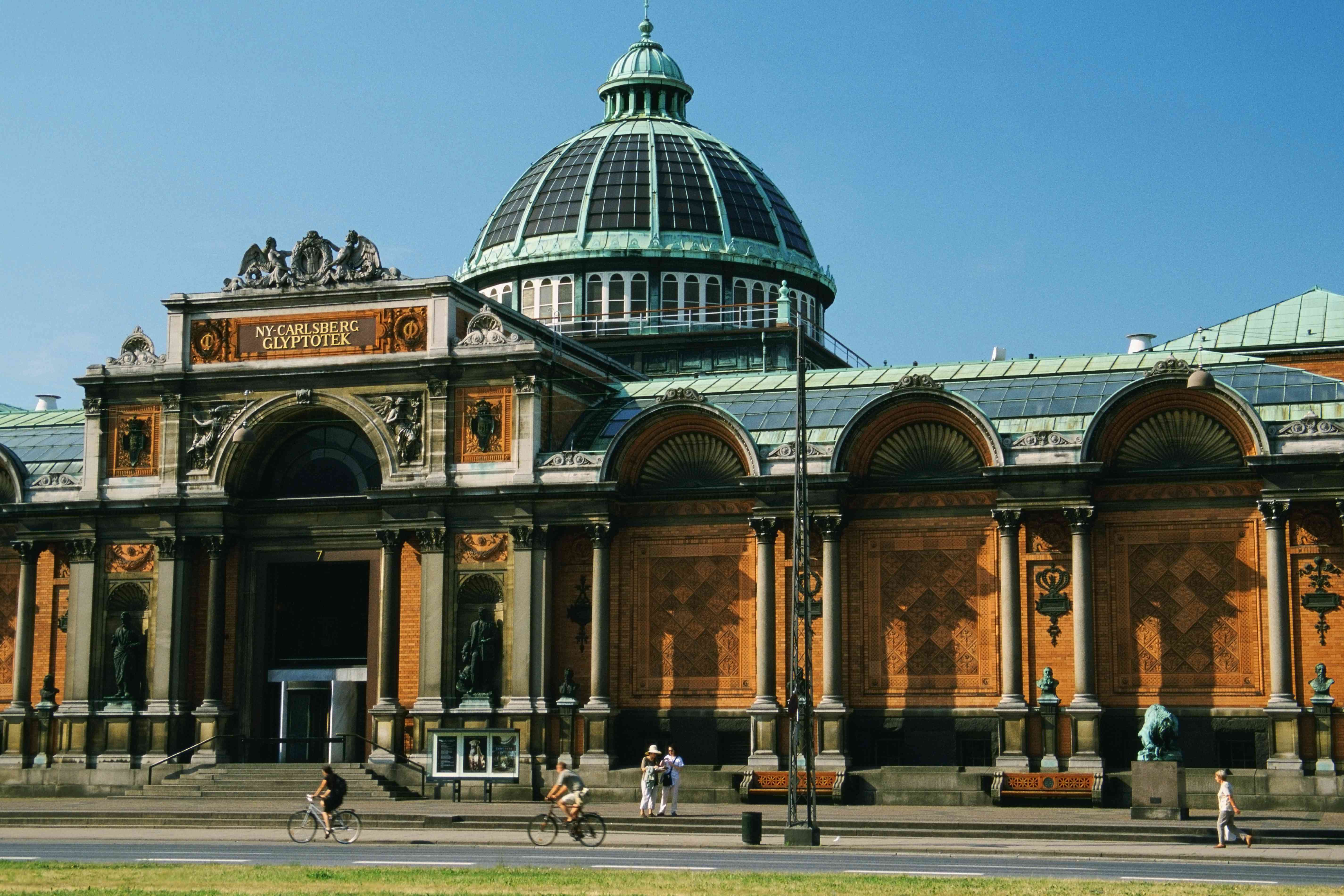https://mdw-travel-data-us-east-1.s3.amazonaws.com/img/country/Denmark/Copenhagen-National-Museum/img_03.jpg