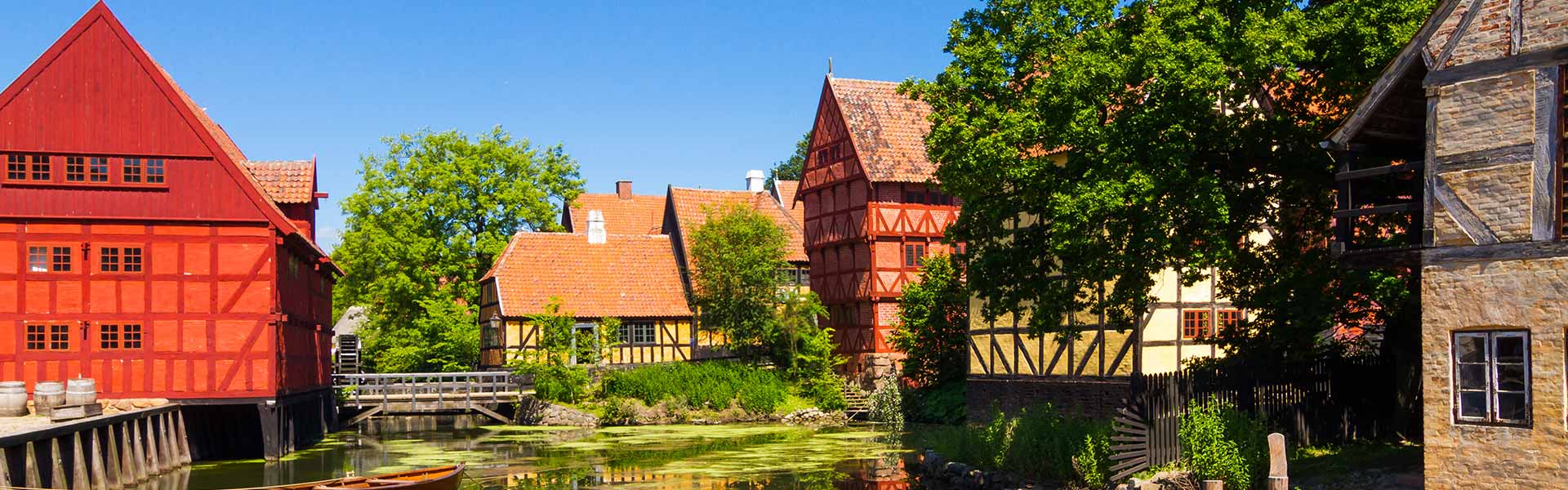 https://mdw-travel-data-us-east-1.s3.amazonaws.com/img/country/Denmark/Den-Gamle-Apoteksgaard/img_01.jpg