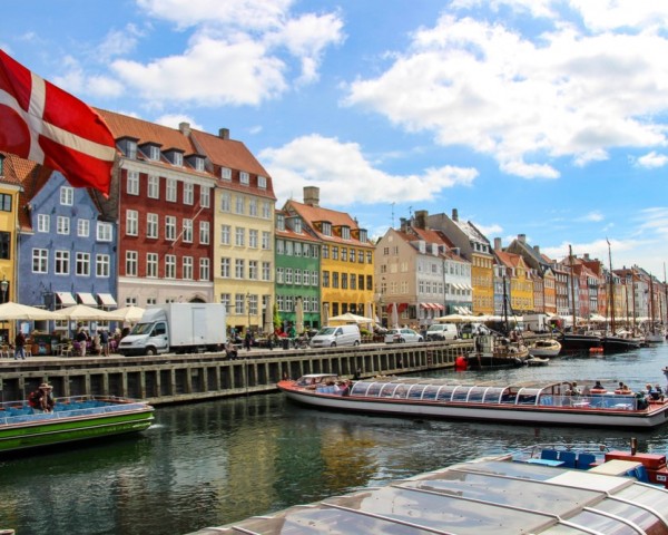 https://mdw-travel-data-us-east-1.s3.amazonaws.com/img/country/Denmark/Den-Gamle-Apoteksgaard/img_02.jpg