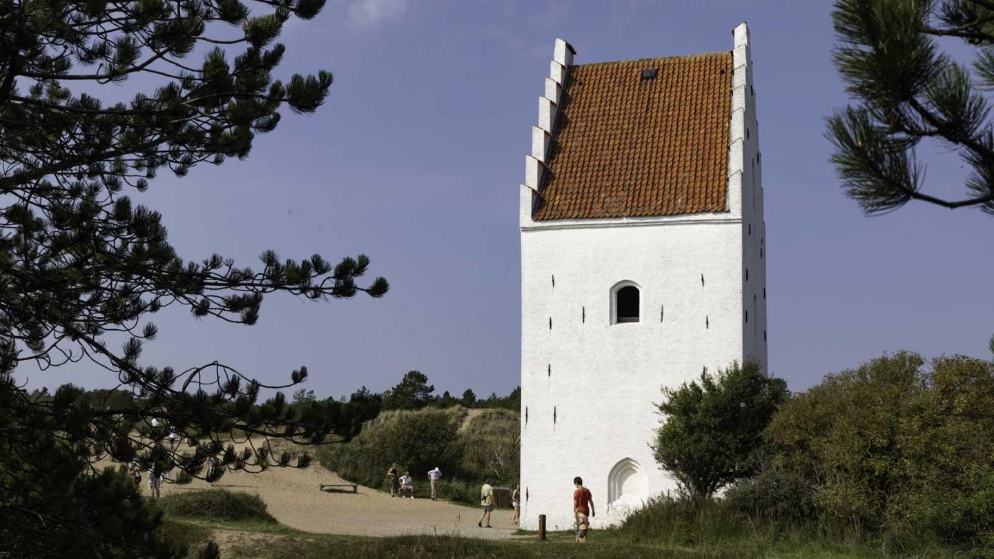 https://mdw-travel-data-us-east-1.s3.amazonaws.com/img/country/Denmark/Den-Tilsandede-Kirke/img_01.jpg