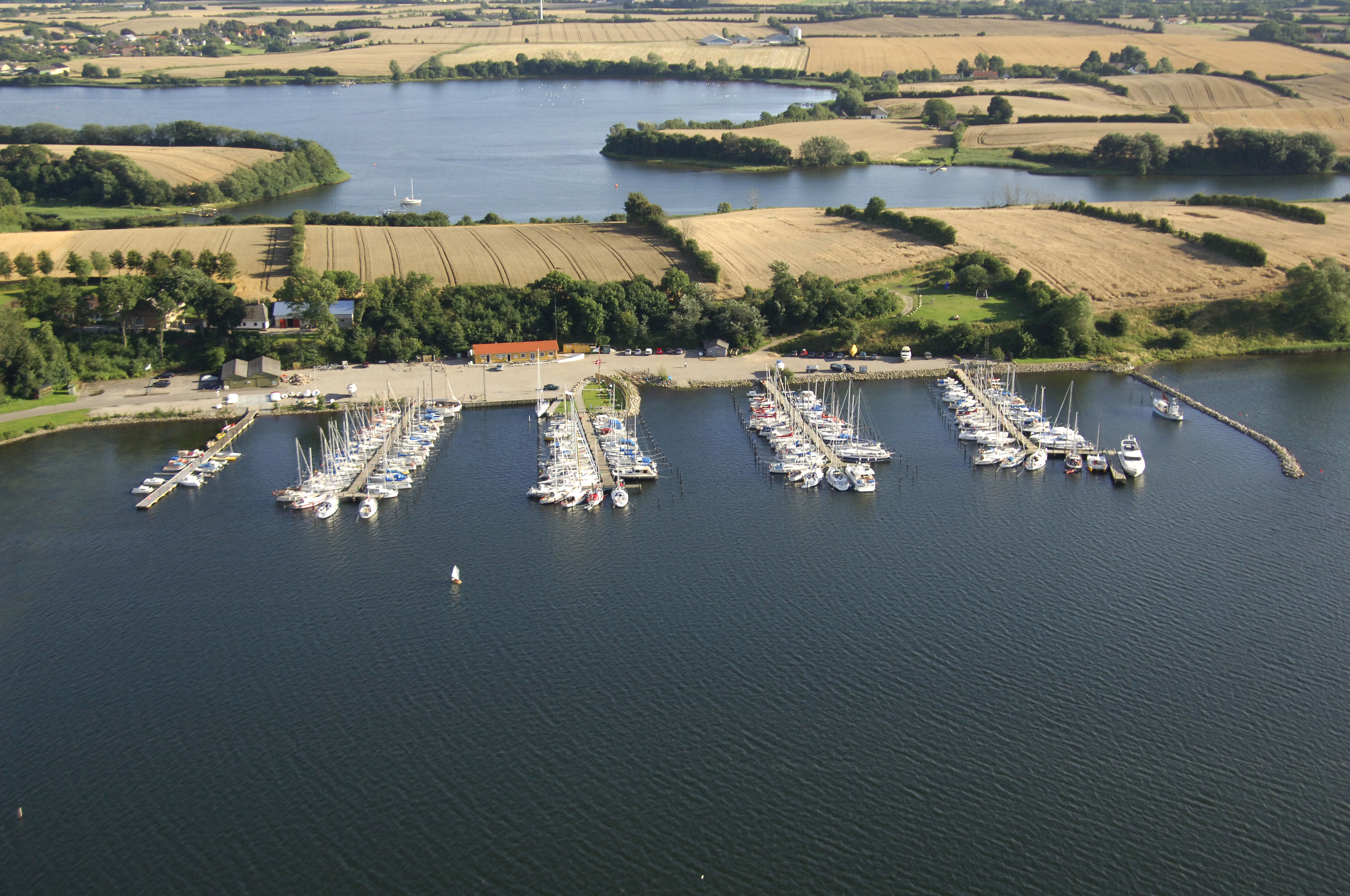 https://mdw-travel-data-us-east-1.s3.amazonaws.com/img/country/Denmark/Dyvig-Harbor/img_01.jpg