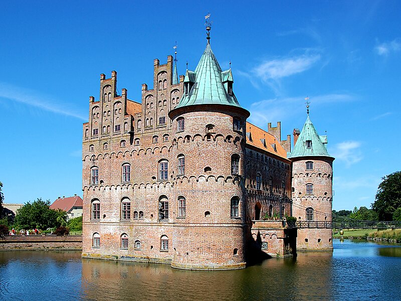 https://mdw-travel-data-us-east-1.s3.amazonaws.com/img/country/Denmark/Egeskov-Castle/img_02.jpg