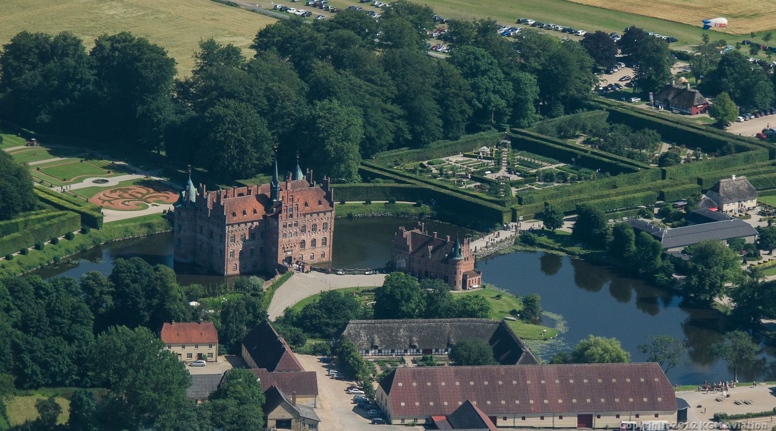 https://mdw-travel-data-us-east-1.s3.amazonaws.com/img/country/Denmark/Egeskov-Slot/img_03.jpg