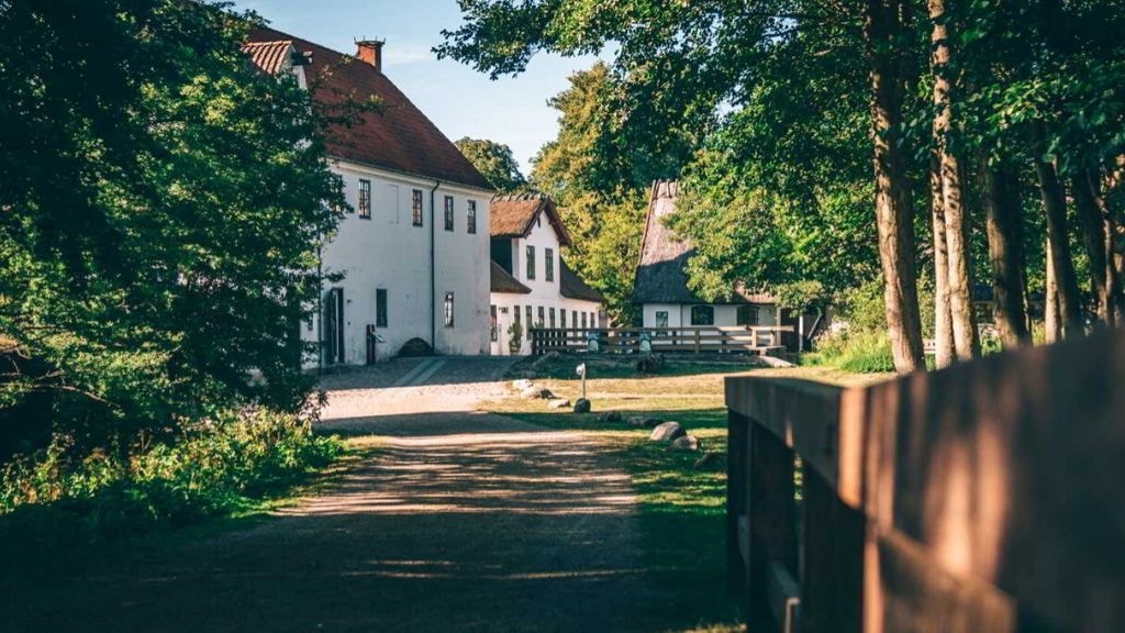 https://mdw-travel-data-us-east-1.s3.amazonaws.com/img/country/Denmark/Esrum-Abbey-and-Mill/img_00.jpg