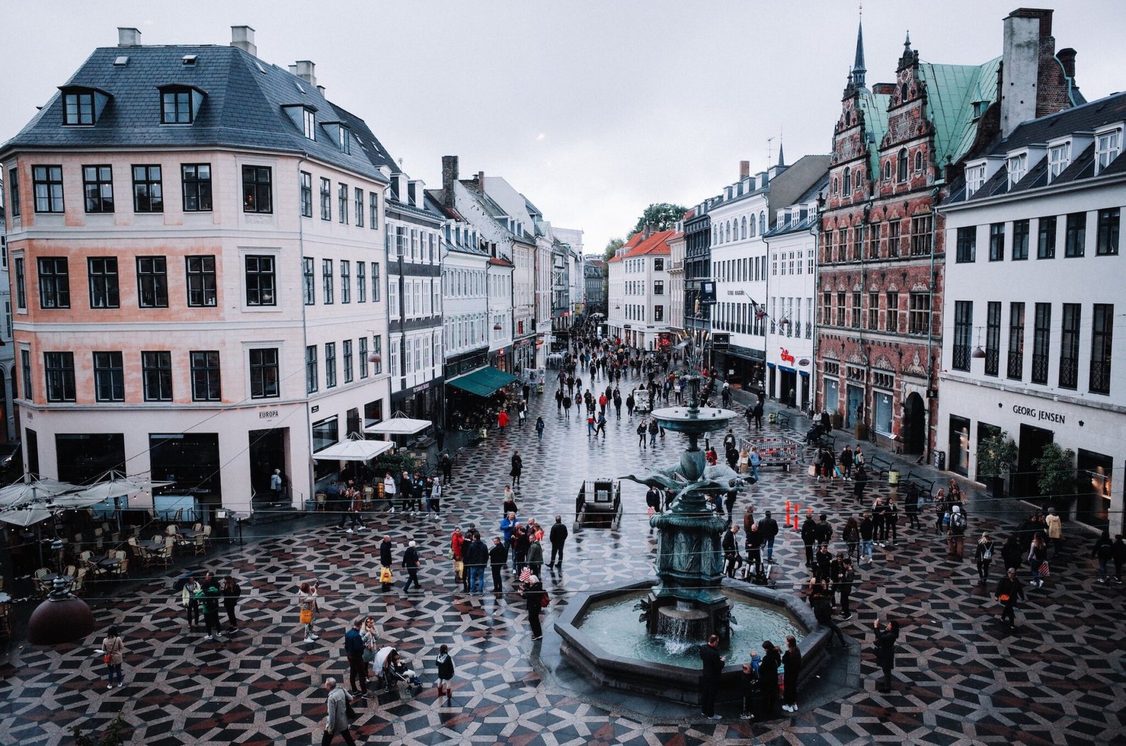 https://mdw-travel-data-us-east-1.s3.amazonaws.com/img/country/Denmark/FAeNGSLET/img_03.jpg
