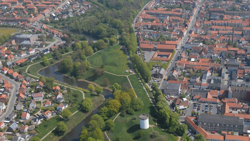https://mdw-travel-data-us-east-1.s3.amazonaws.com/img/country/Denmark/Fredericia-Vold/img_01.jpg