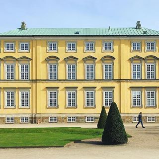 https://mdw-travel-data-us-east-1.s3.amazonaws.com/img/country/Denmark/Frederiksberg-Palace/img_03.jpg