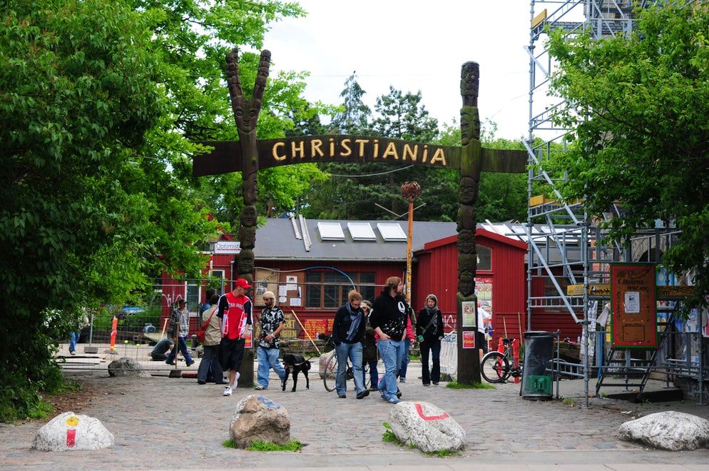 https://mdw-travel-data-us-east-1.s3.amazonaws.com/img/country/Denmark/Freetown-Christiania/img_03.jpg