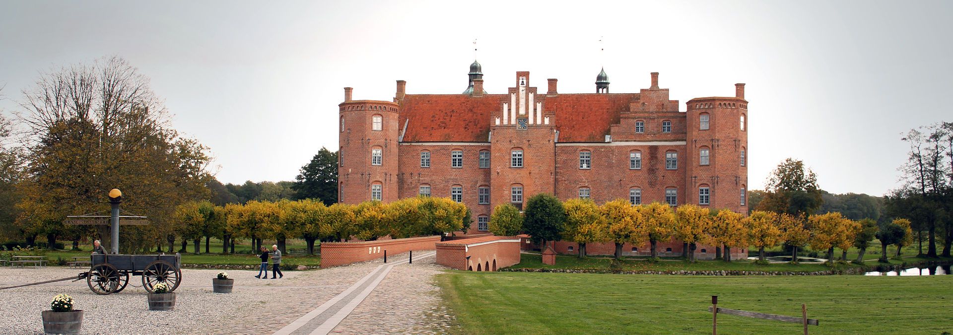 https://mdw-travel-data-us-east-1.s3.amazonaws.com/img/country/Denmark/Gammel-Estrup---The-Danish-Manor-Museum/img_01.jpg